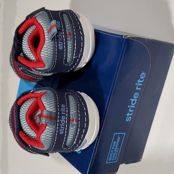 Stride Rite New in Box Adrian Sneakers Size 3.5 - Picture 3 of 6